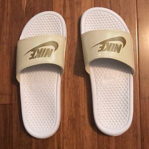 Nike Benassi slides